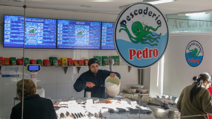 Pescaderías Prometeo administra su cartelería digital con Dex Manager