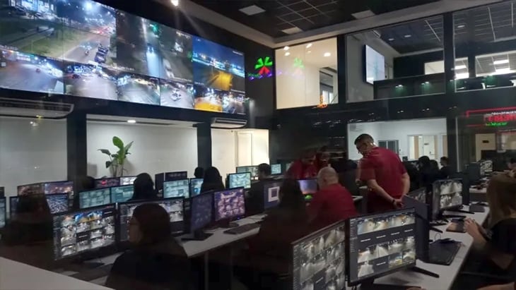 O centro de controle da Seguridad 1816 em Saenz Peña usa C-Control